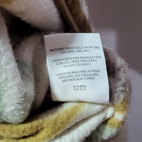 Weekends Everyday Women's Sage Brown Aztec Pattern Button Down Shacket Size Med - Picture 10 of 10